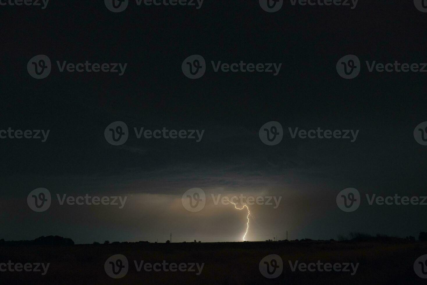 dramático Tormentoso cielo, la pampa provincia, Patagonia, argentina foto