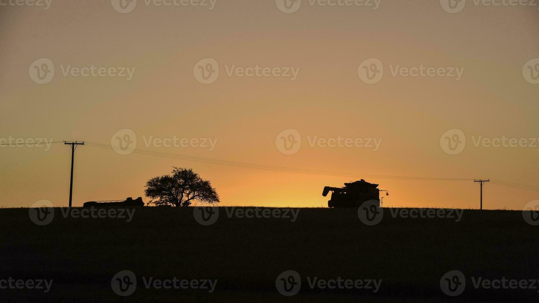 segador en pampa campo, aéreo vista, la pampa provincia, argentina. foto