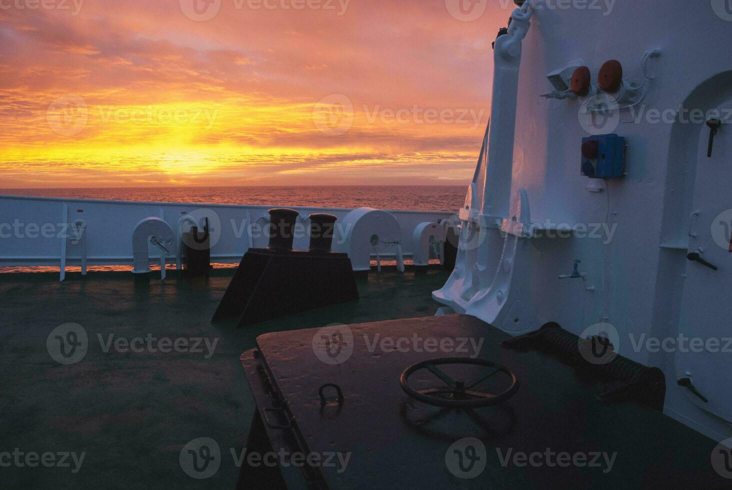 expedición barco, crucero en antártico paisaje, paulet isla, cerca el antártico península foto