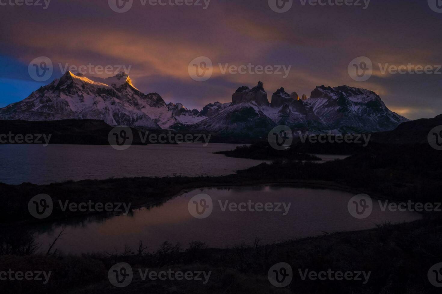 montaña paisaje ambiente, torres del paine nacional parque, Patagonia, Chile. foto