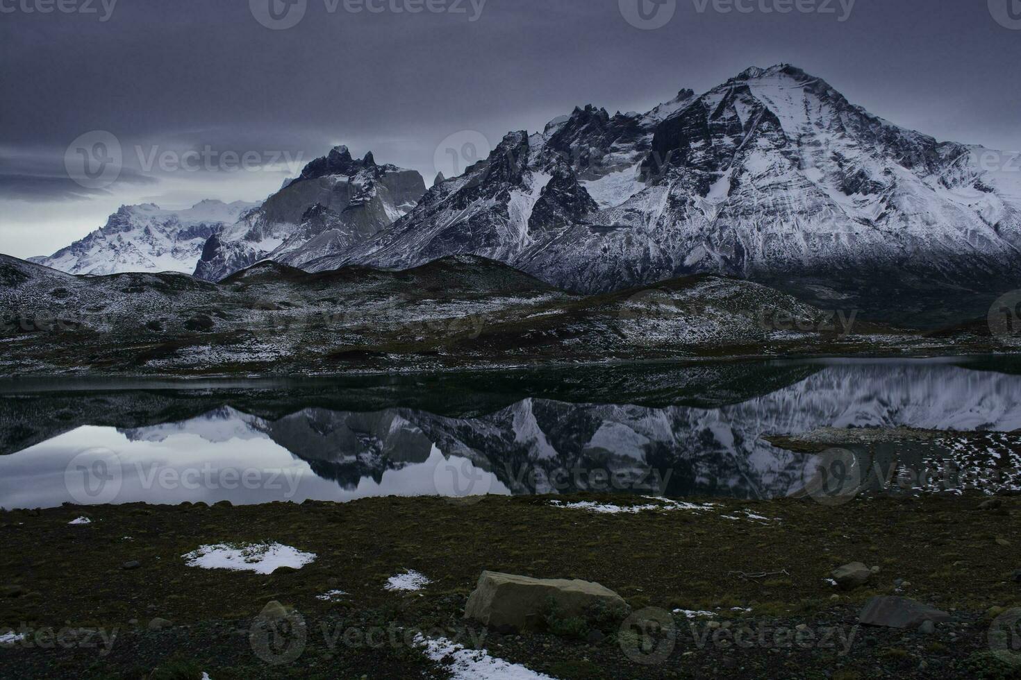 montaña paisaje ambiente, torres del paine nacional parque, Patagonia, Chile. foto