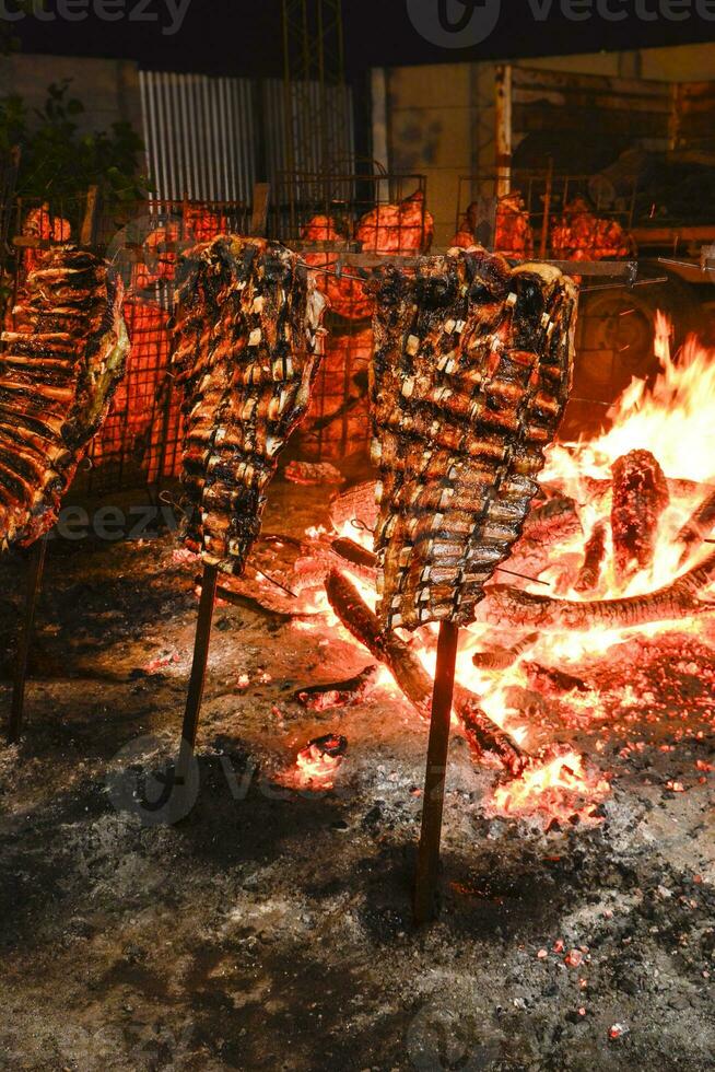 parilla vaca costillas, tradicional argentino asado foto