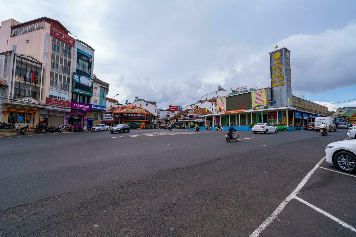 Da Lat, Viet Nam - 3 June 2023 View from Da Lat Market in the morning, Traffic Center Landmark in Da Lat city photo