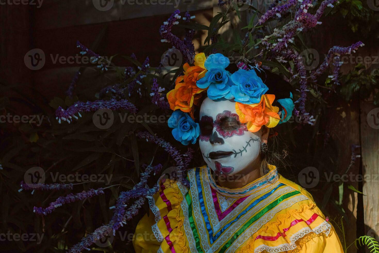 durante el día de el muerto, Arte viene viva con flor foto