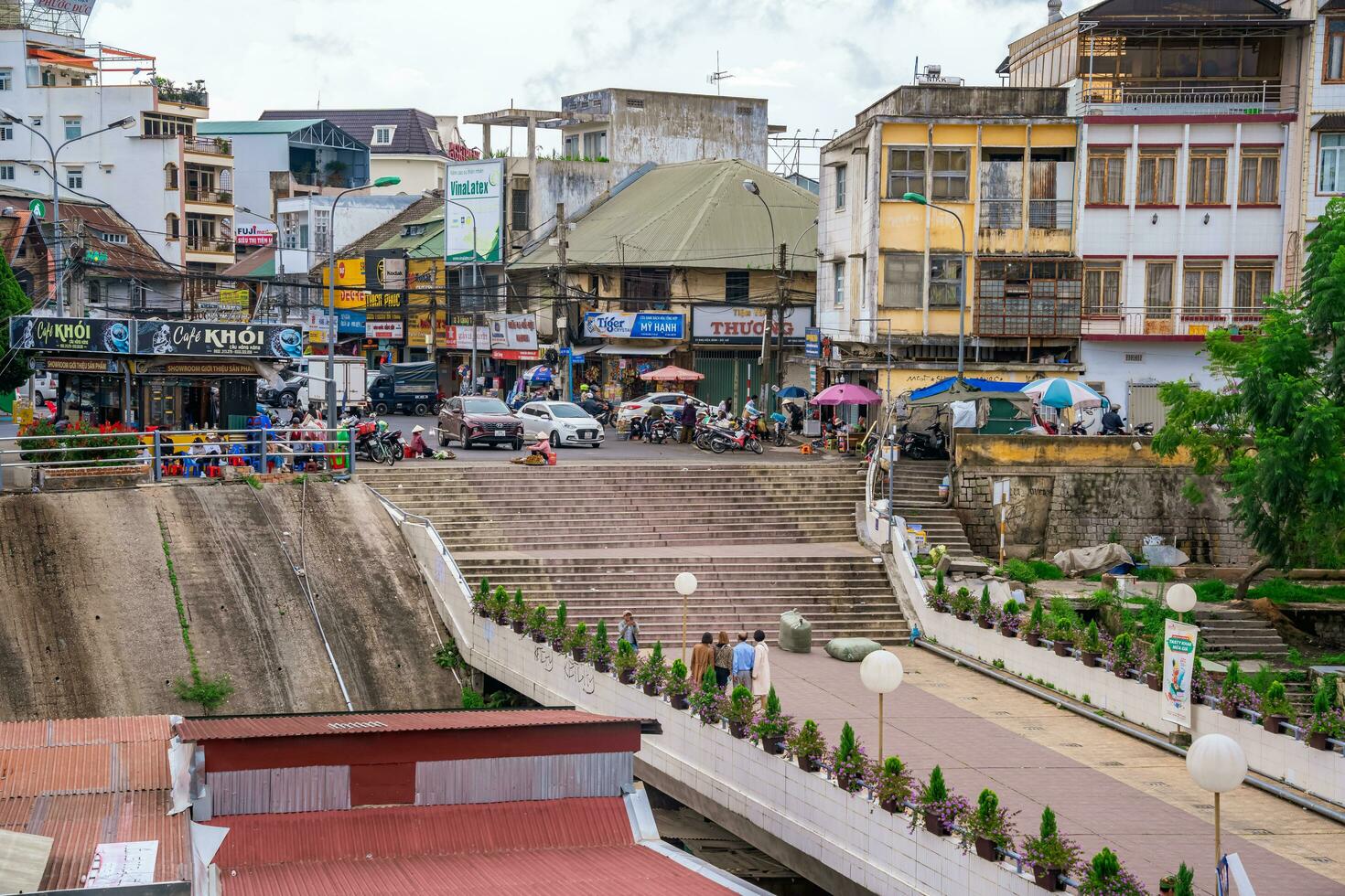 Da Lat, Viet Nam - 3 June 2023 View from Da Lat Market in the morning, Traffic Center Landmark in Da Lat city photo
