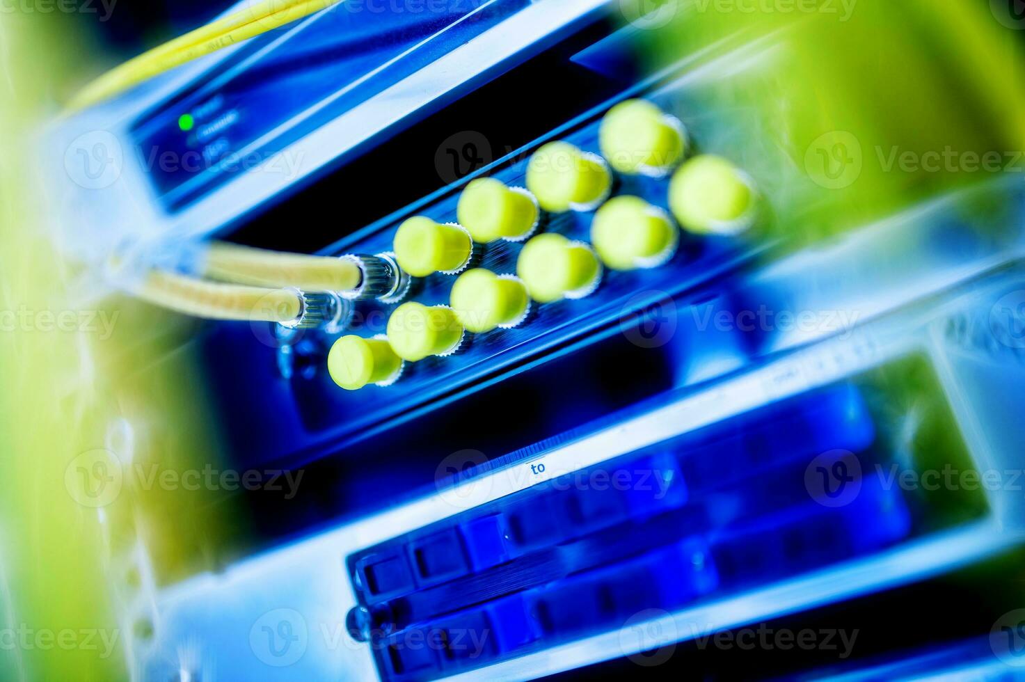 types of network cables with the ability to receive and transmit signals up to 1 kilometer and have very little signal loss compared to conventional LAN cables. photo