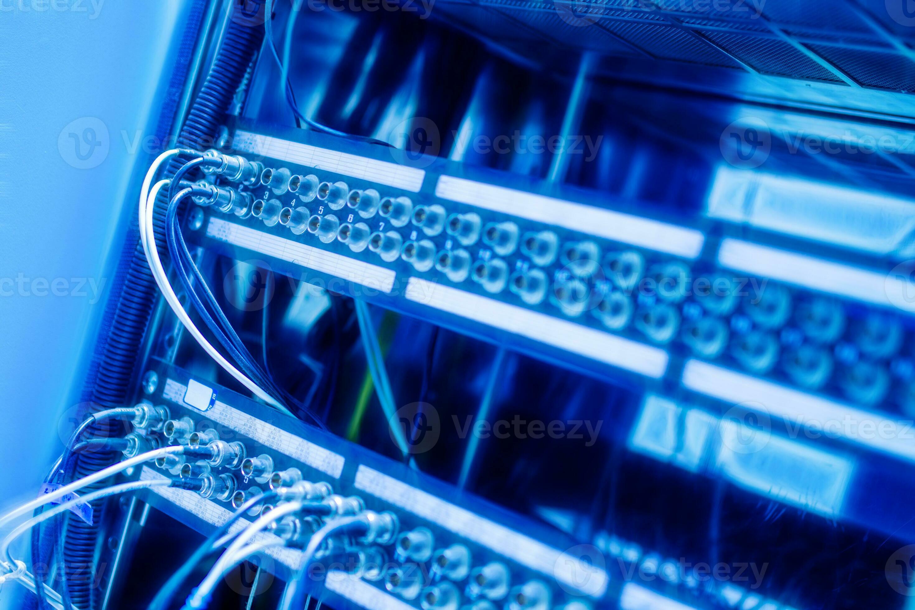 types of network cables with the ability to receive and transmit