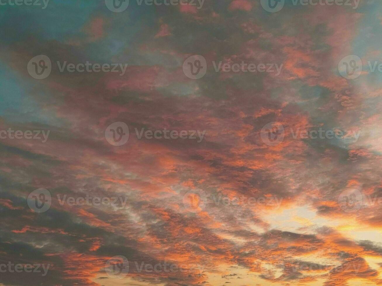 nubes en el azul skybe usado como antecedentes. foto