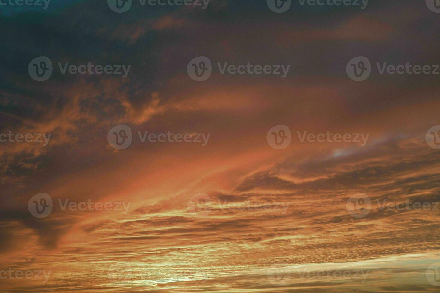 hermosa ver de un tierra y cielo - increíble cielo con nubes foto