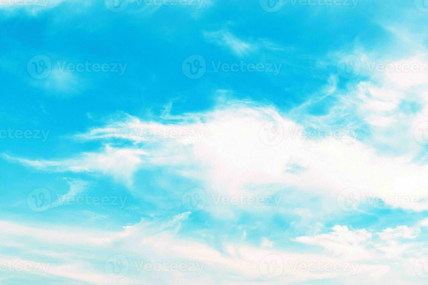 hermosa ver de un tierra y cielo - increíble cielo con nubes foto