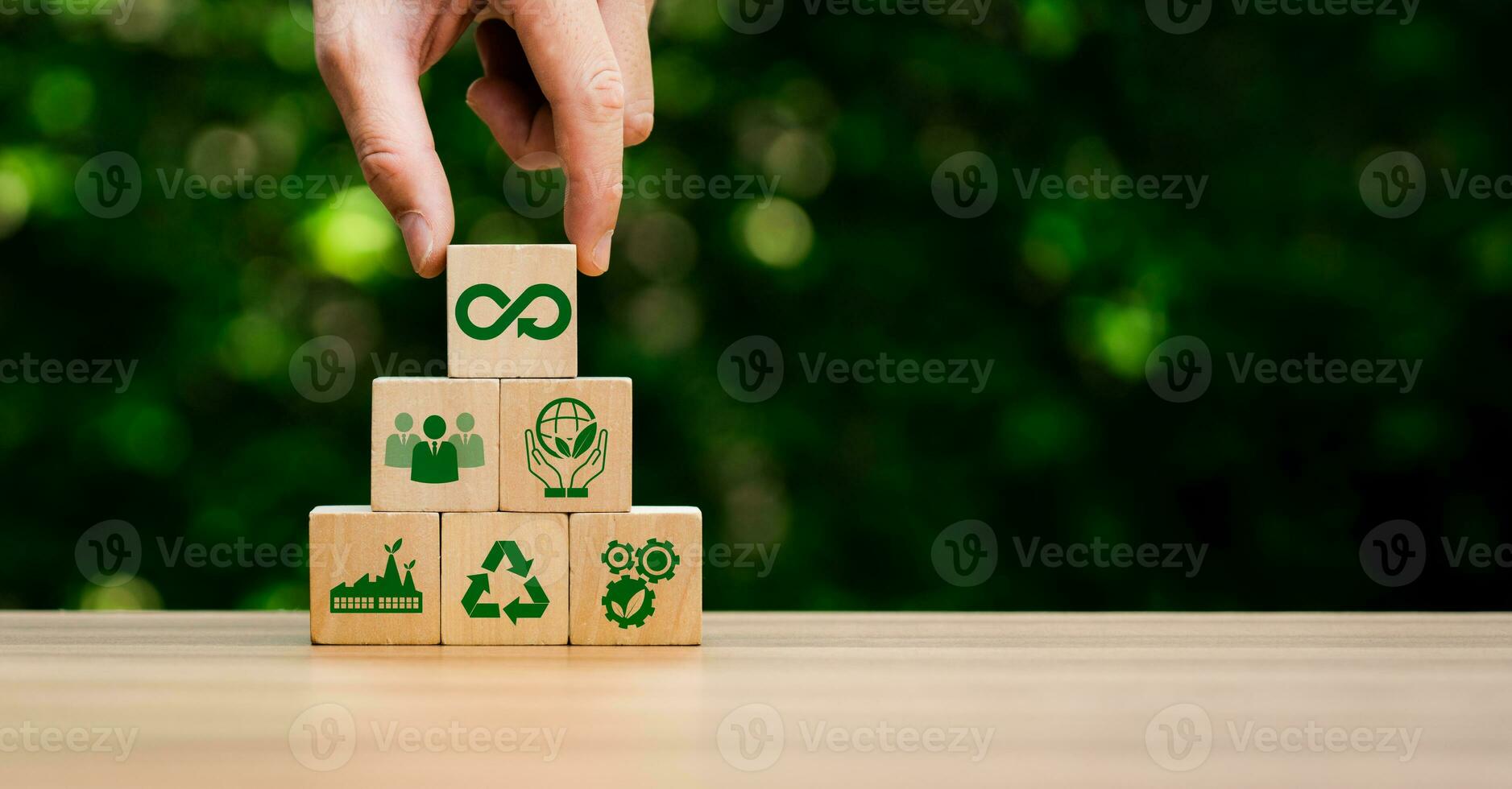 circular economy icons in wooden cubes. economic system that aims to minimize waste and maximize resource efficiency, sustainable strategies to eliminate waste and pollution for future business growth photo