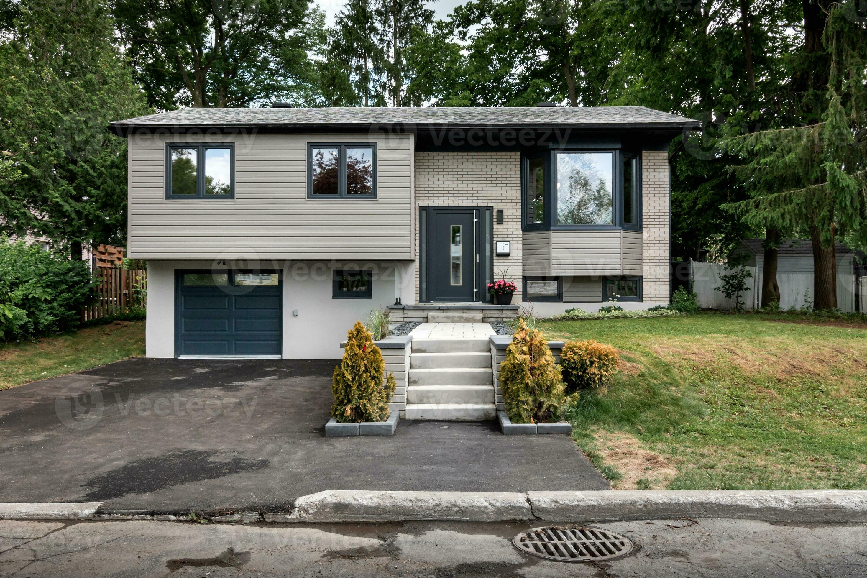 Luxury Canadian flipped house in Kirkland, Montreal 26272230 Stock Photo at Vecteezy