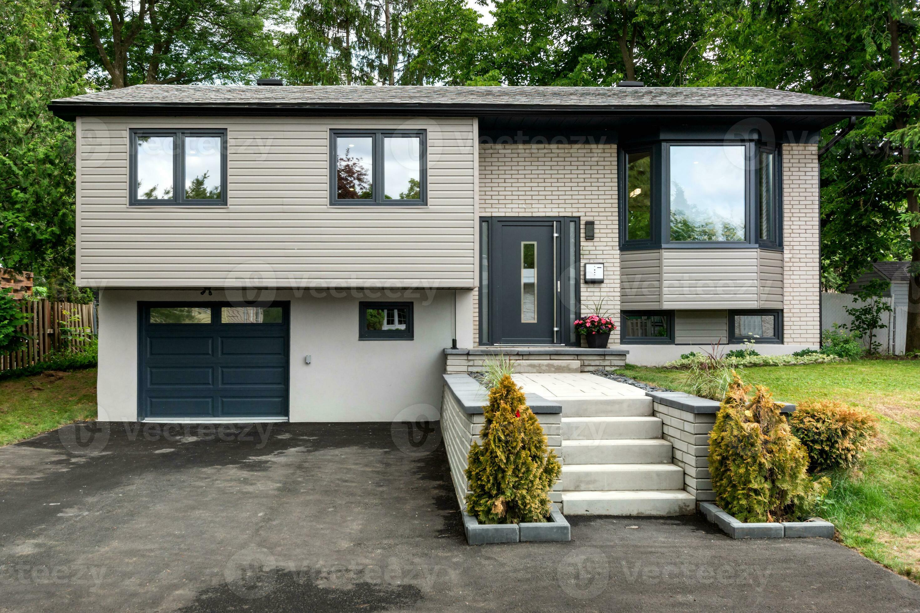 Luxury Canadian flipped house in Kirkland, Montreal 26272235 Stock Photo at Vecteezy