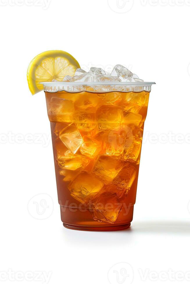 con hielo limón té en el plastico para llevar vaso aislado en blanco antecedentes. ai generado foto