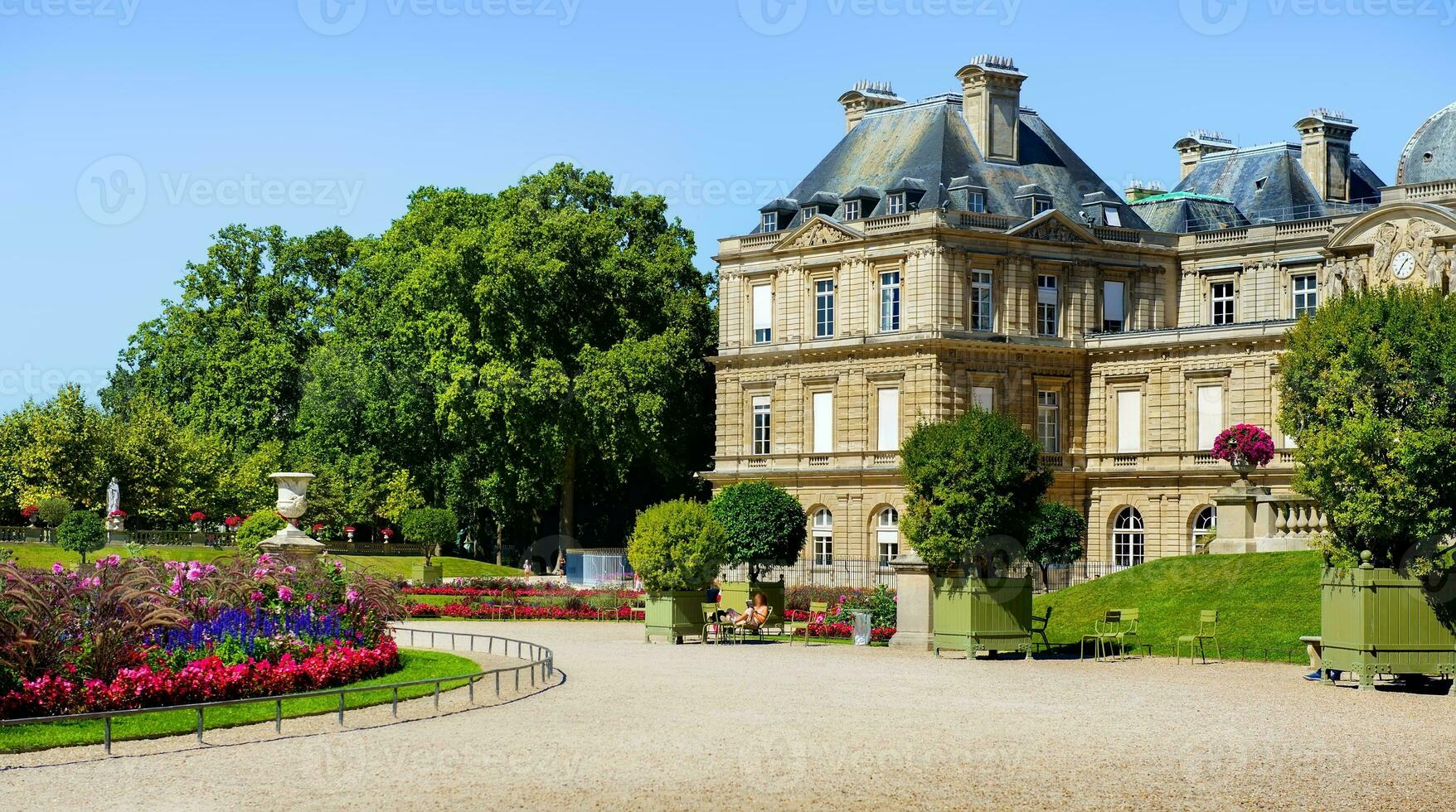 Luxembourg Palace France 26293713 Stock Photo at Vecteezy