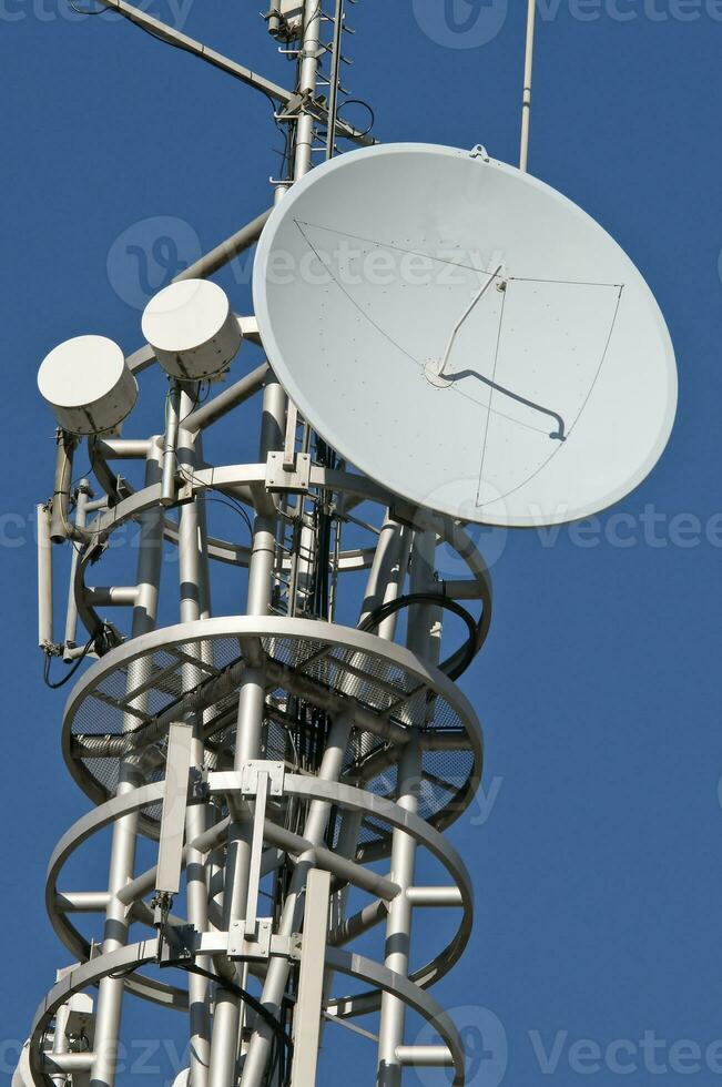 cerca arriba de telecomunicación antena foto