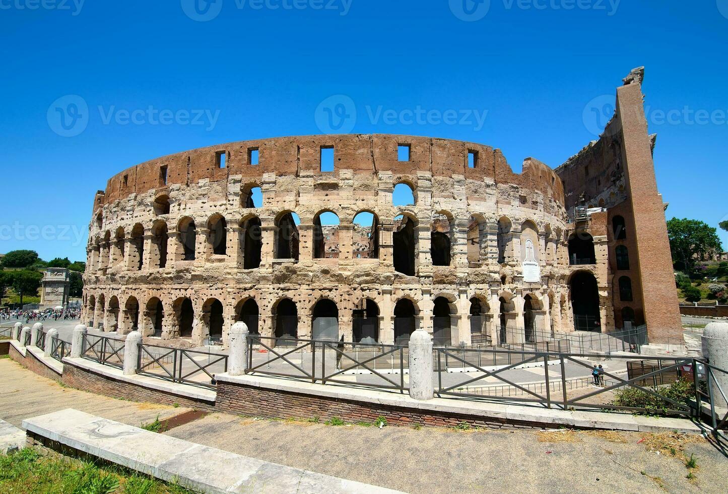 coliseo y el claro cielo foto