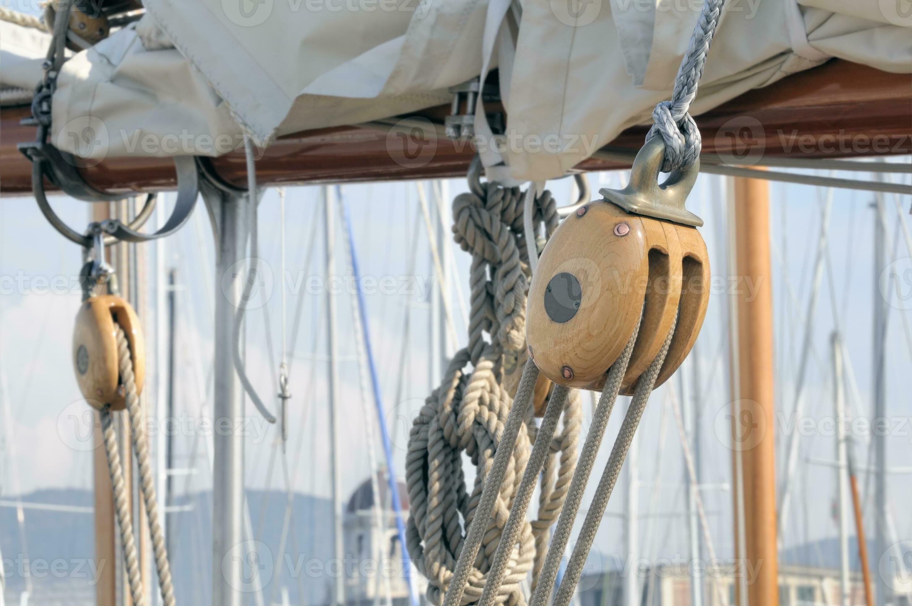 Blocks Sailing Pulleys 26294811 Stock Photo at Vecteezy