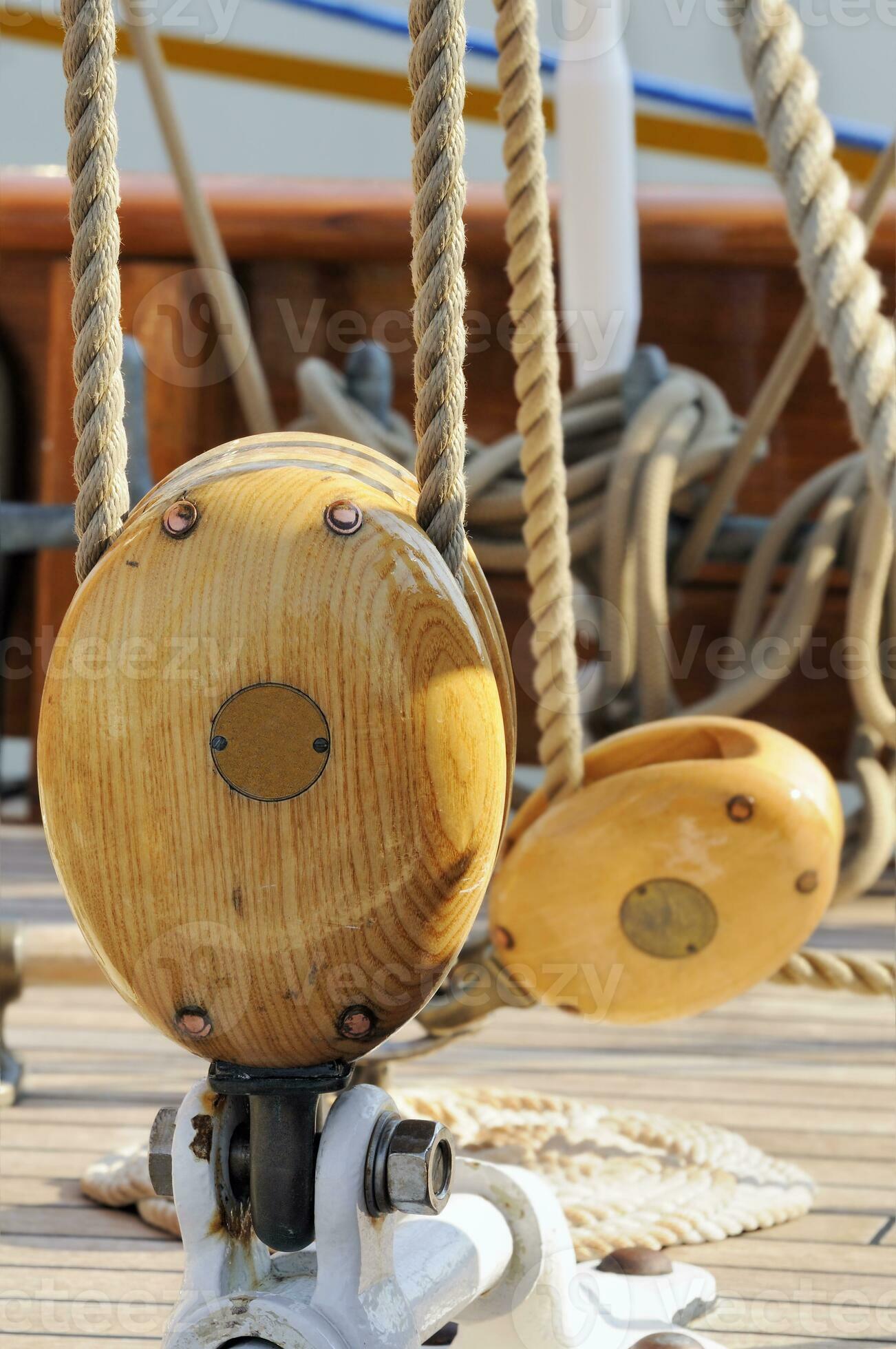 Blocks Sailing Pulleys 26295266 Stock Photo at Vecteezy