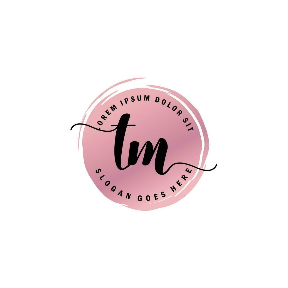 tm inicial letra escritura logo con circulo cepillo modelo vector