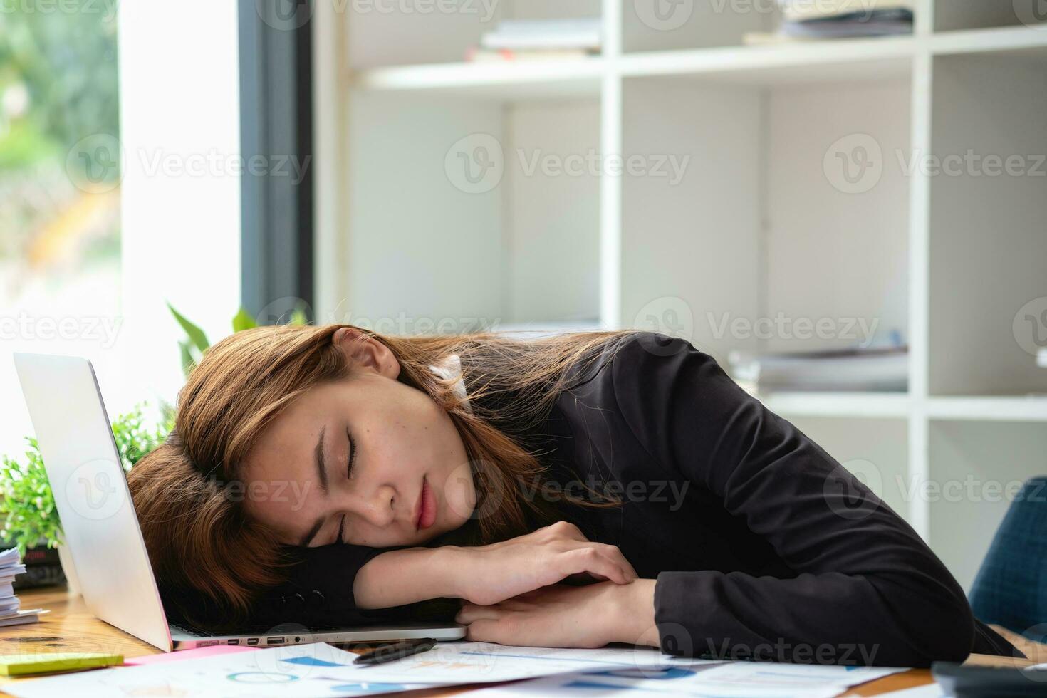 Concept Burnout Syndrome. Business Woman feels uncomfortable working. Which is caused by stress, accumulated from unsuccessful work And less resting body. Consult a specialist psychiatrist. photo