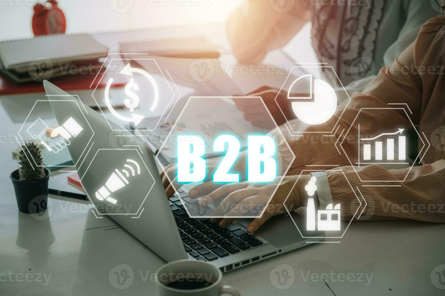 b2b, negocio empresa comercio tecnología márketing concepto, maduro empresario utilizando un digital tableta a discutir información con un mas joven colega . foto