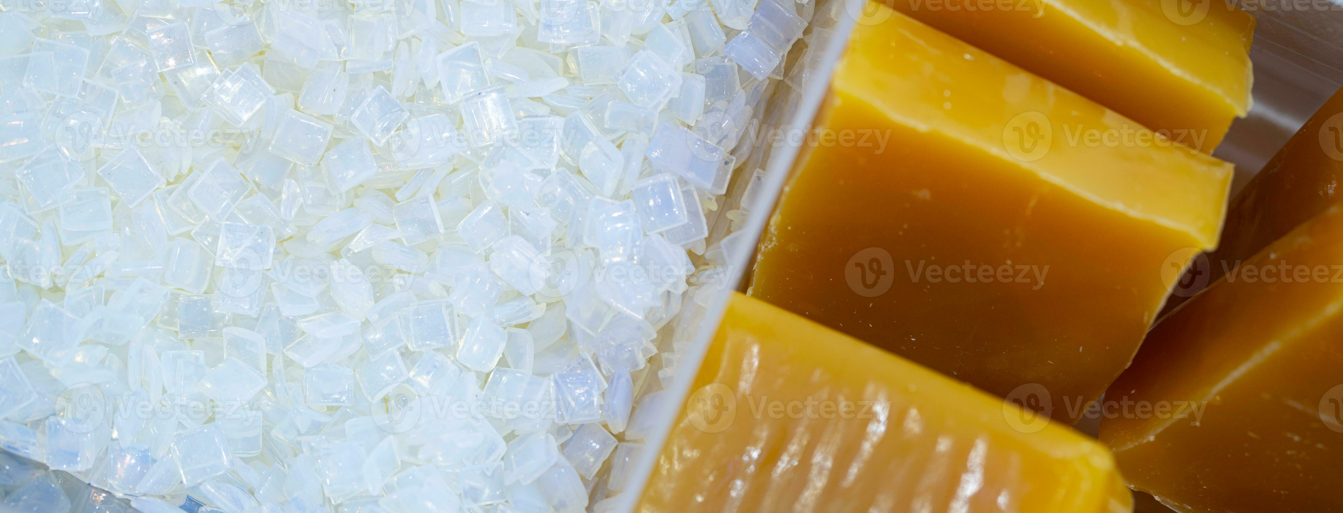 Edible hot-melt adhesive for food and packaging