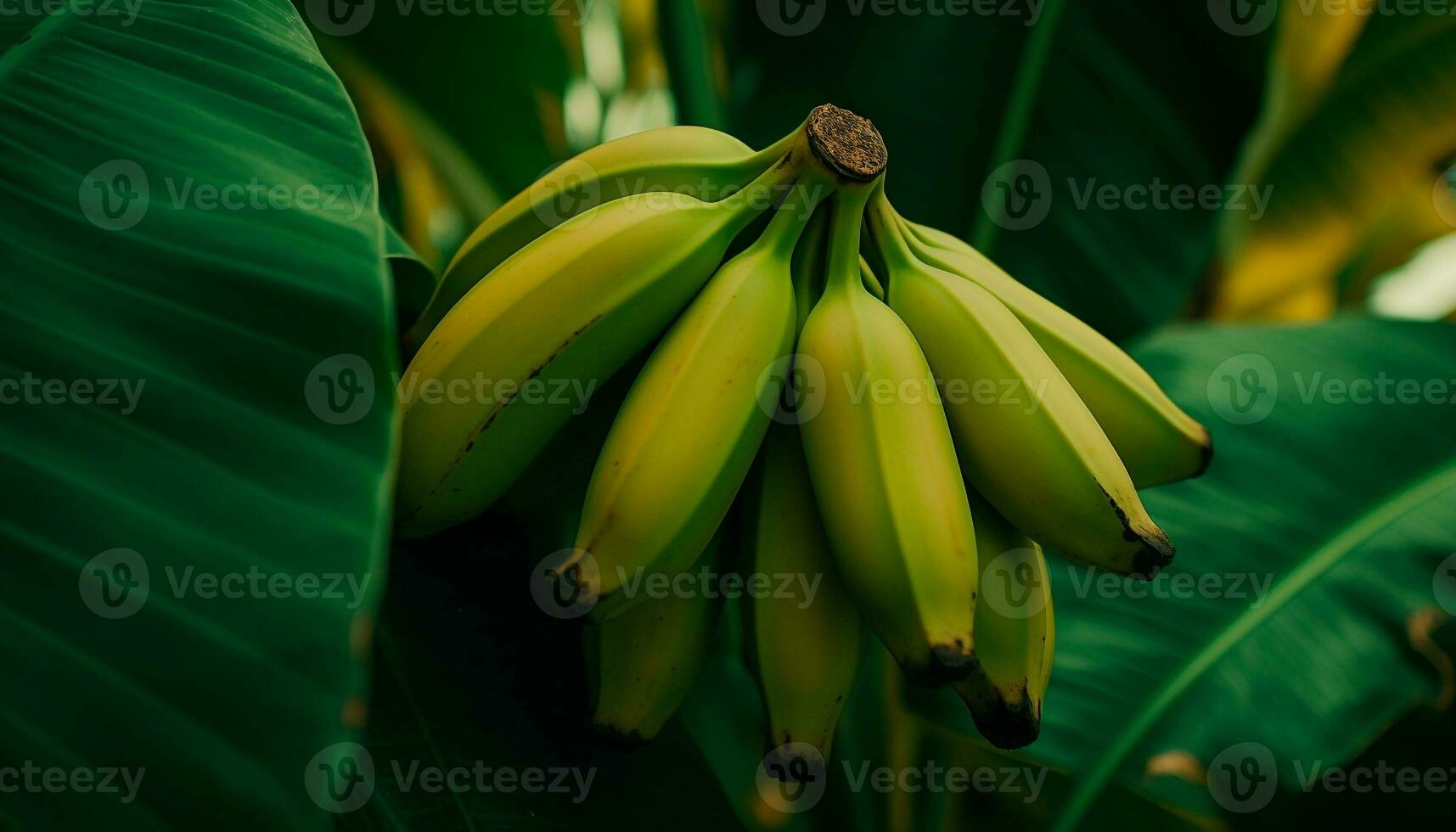 maduro plátano en verde hoja en tropical clima generado por ai foto