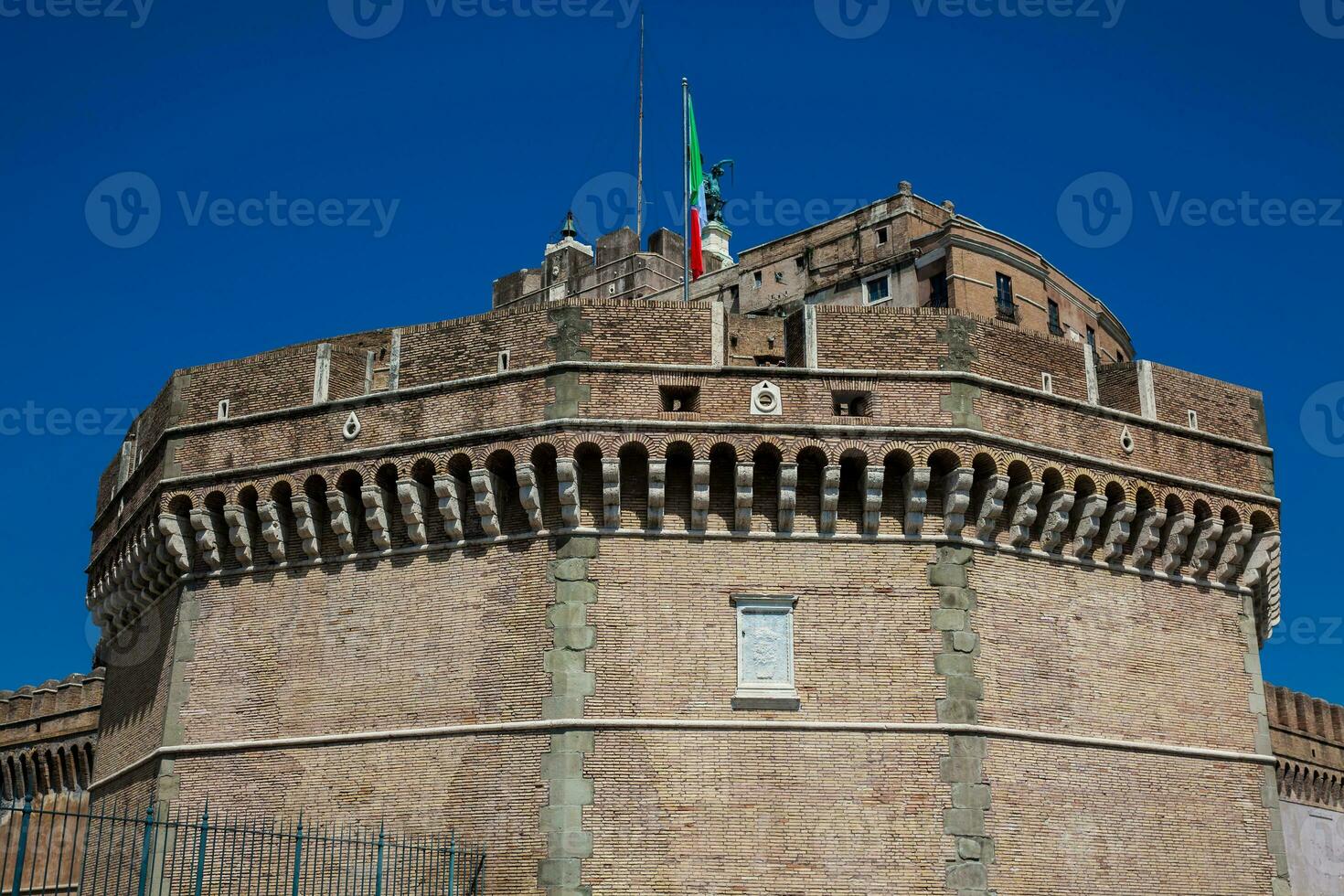 el hermosa mausoleo de Adriano además llamado sant angelo castillo construido en el año 139 anuncio foto