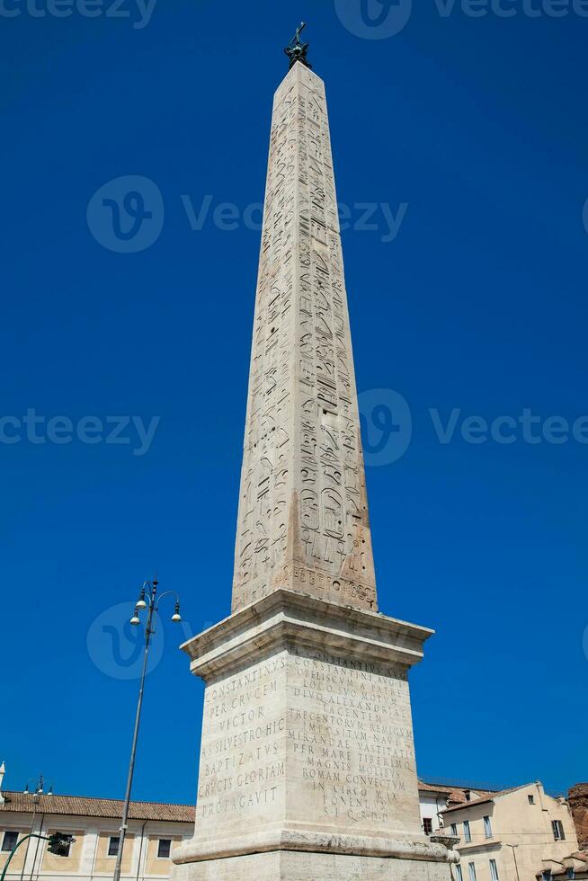 Letrán obelisco un antiguo egipcio obelisco construido en el 15 siglo antes de Cristo ahora situado a plaza san giovanni en laterano en Roma foto