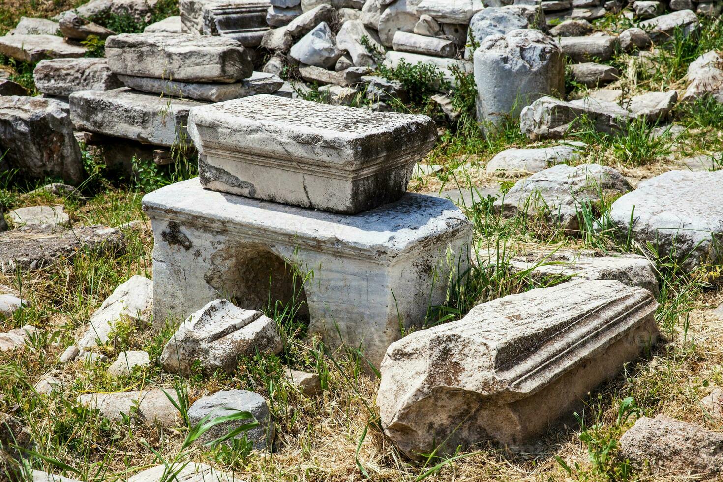 detalle de el antiguo restos a el romano ágora situado a el norte de el acrópolis en Atenas foto