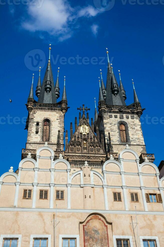 el Iglesia de madre de Dios antes de tyn situado a el antiguo pueblo cuadrado en Praga foto