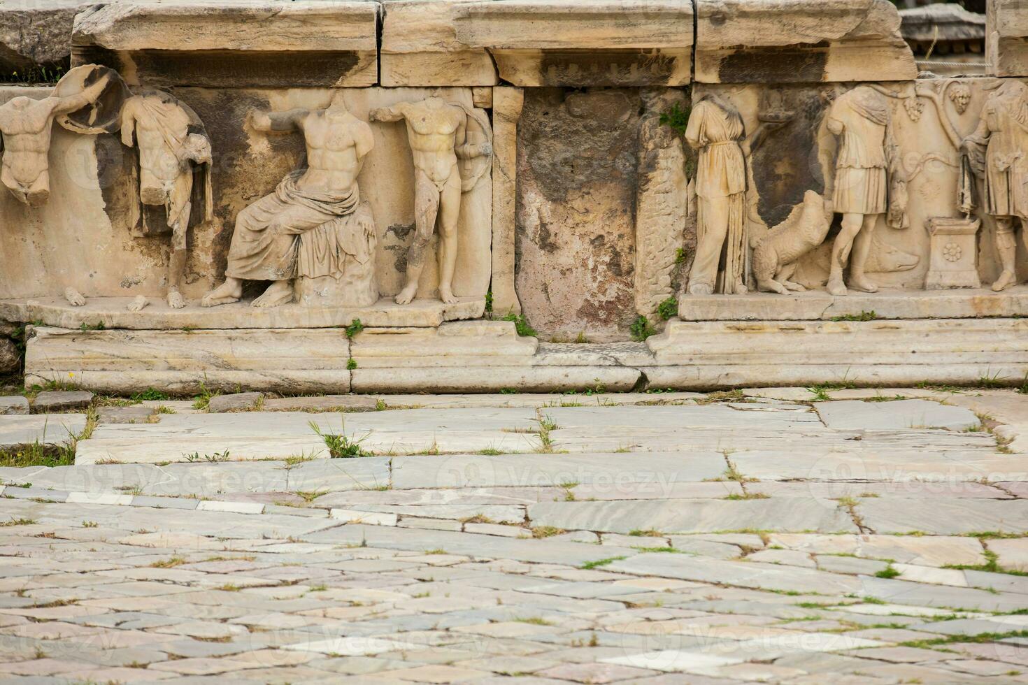 detalle de el relieves cuales decoramos el teatro de dioniso eleuterio el mayor teatro en Atenas con fecha de a el 6to siglo antes de Cristo foto