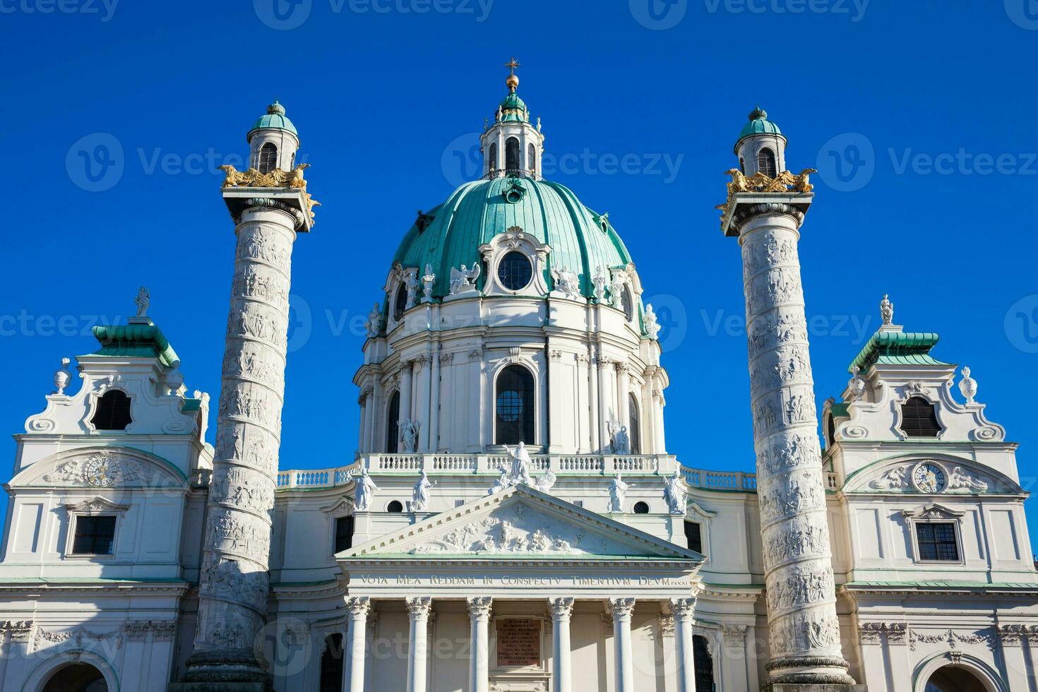 Santo Charles Iglesia situado en el sur lado de karlsplatz en viena construido en 1737 foto