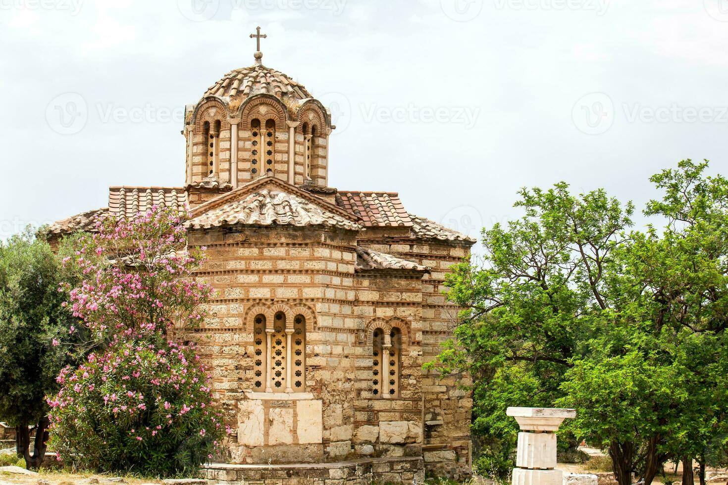Iglesia de el santo apóstoles conocido como santo apóstoles de solaki situado en el antiguo ágora de Atenas construido en el 10 siglo foto