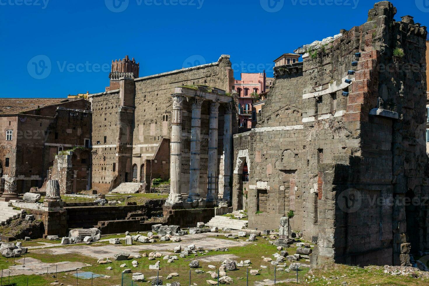 antiguo restos de el foro de Augusto con templo de Marte el vengador inaugurado en 2 antes de Cristo foto