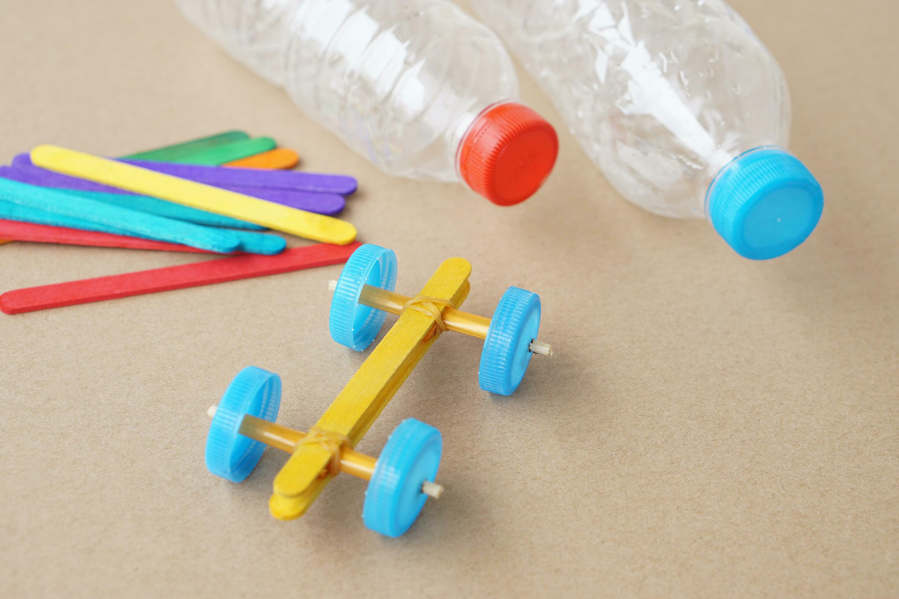 how to make a homemade plastic bottle car by a rubber band 