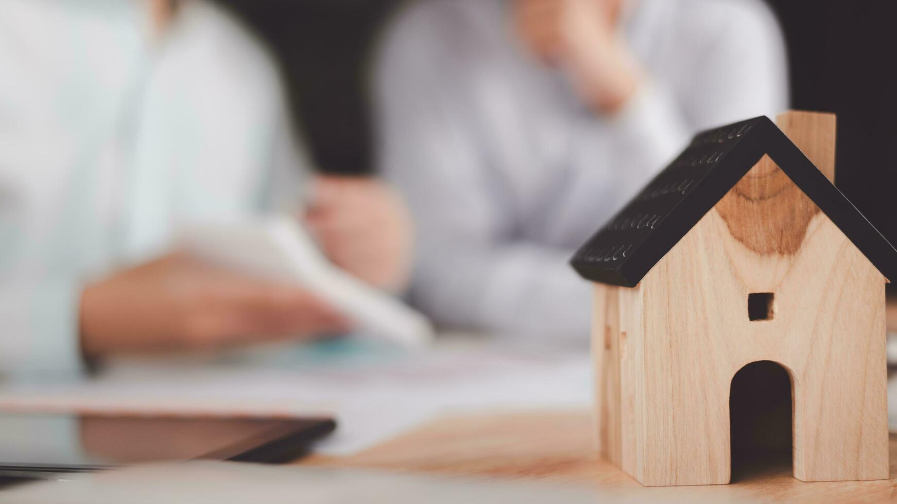 Real Estate Business Profit Growth Analysis ,appraisal of property value ,Finding a location to invest in real estate ,Investment in real estate, houses and land ,appraisal of property value photo