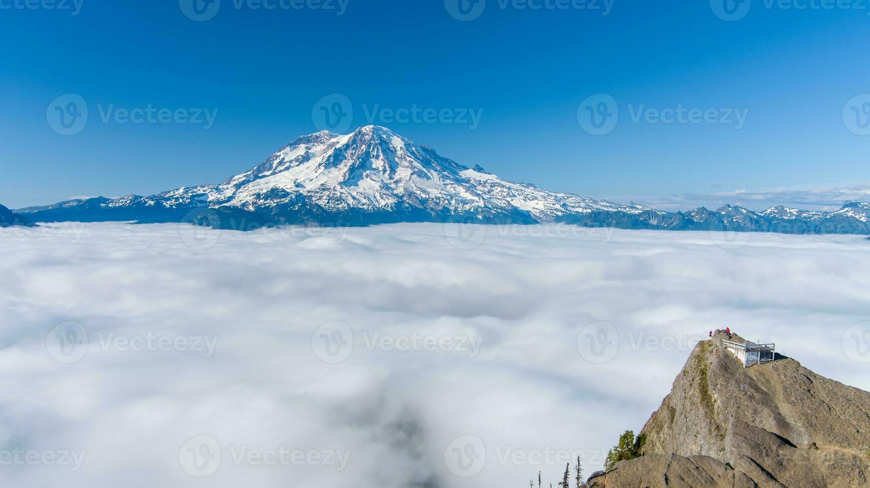 montar más lluvioso desde alto rock Estar atento foto