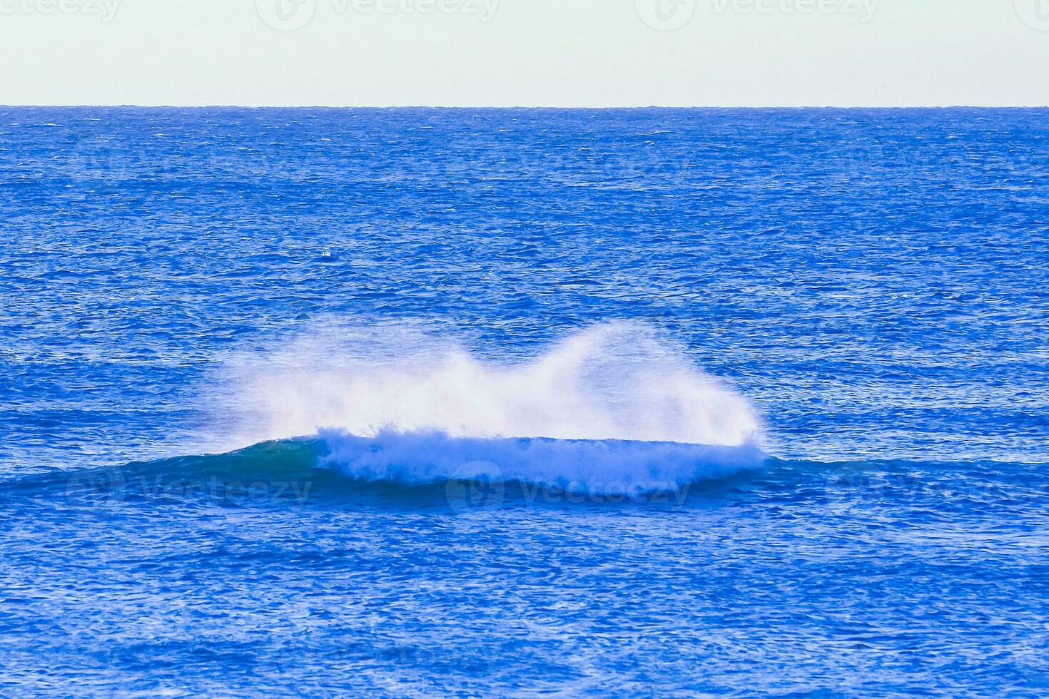 olas en el océano, patagonia,argentina foto