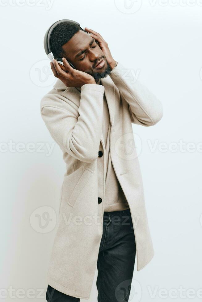 chico hombre africano música antecedentes aislado Moda negro retrato cabeza americano DJ auriculares foto