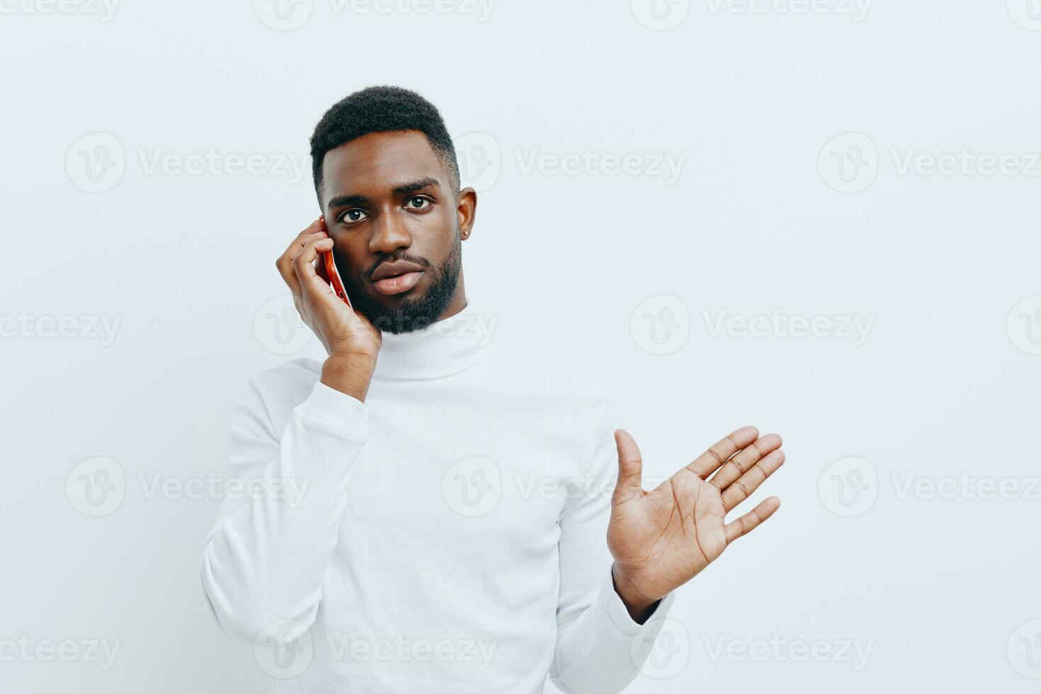 hombre negro teléfono tecnología africano sonrisa joven móvil contento empresario adulto foto