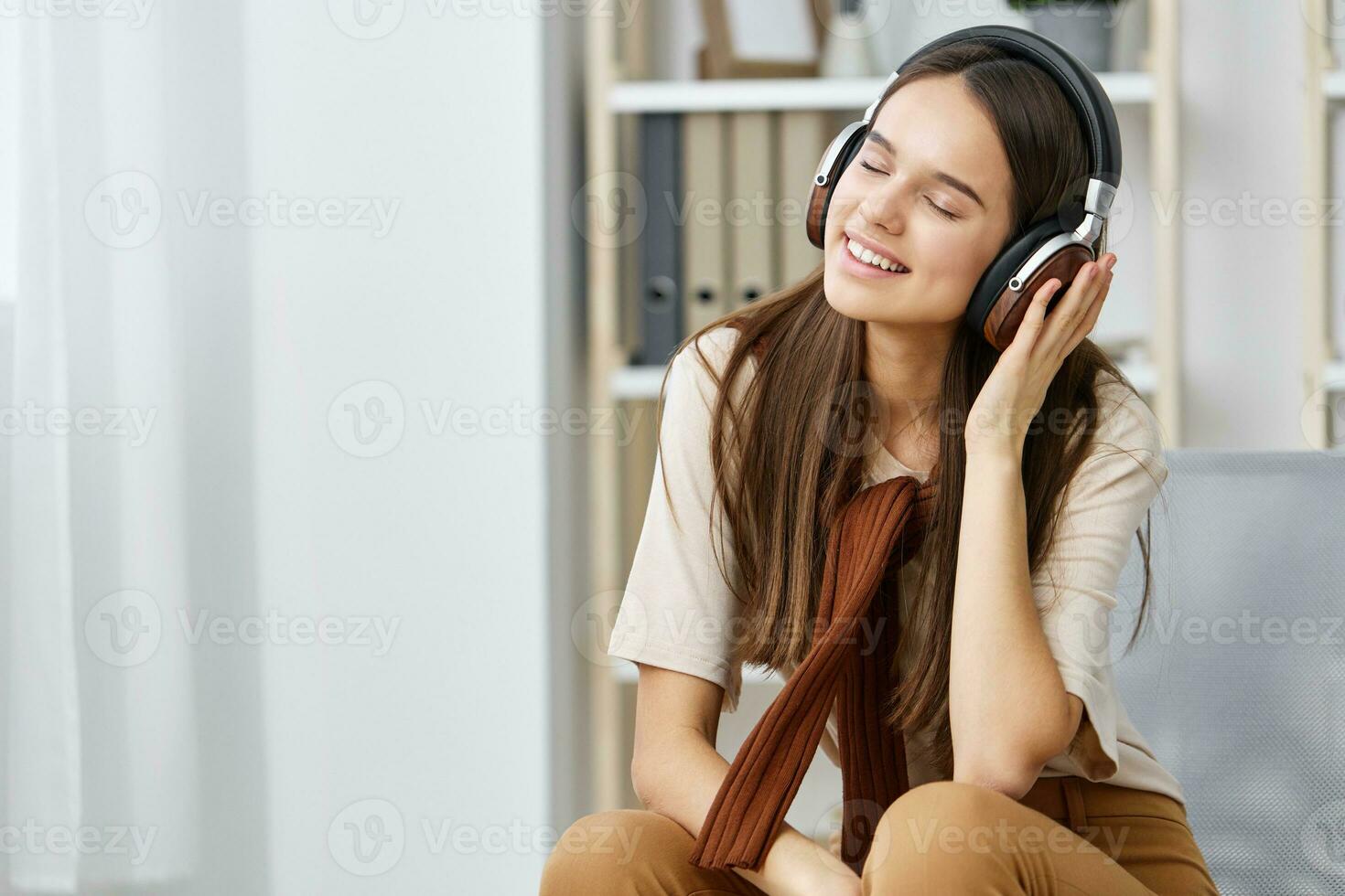 auriculares meditación silla contento niña estilo de vida teléfono sonrisa Adolescente música foto