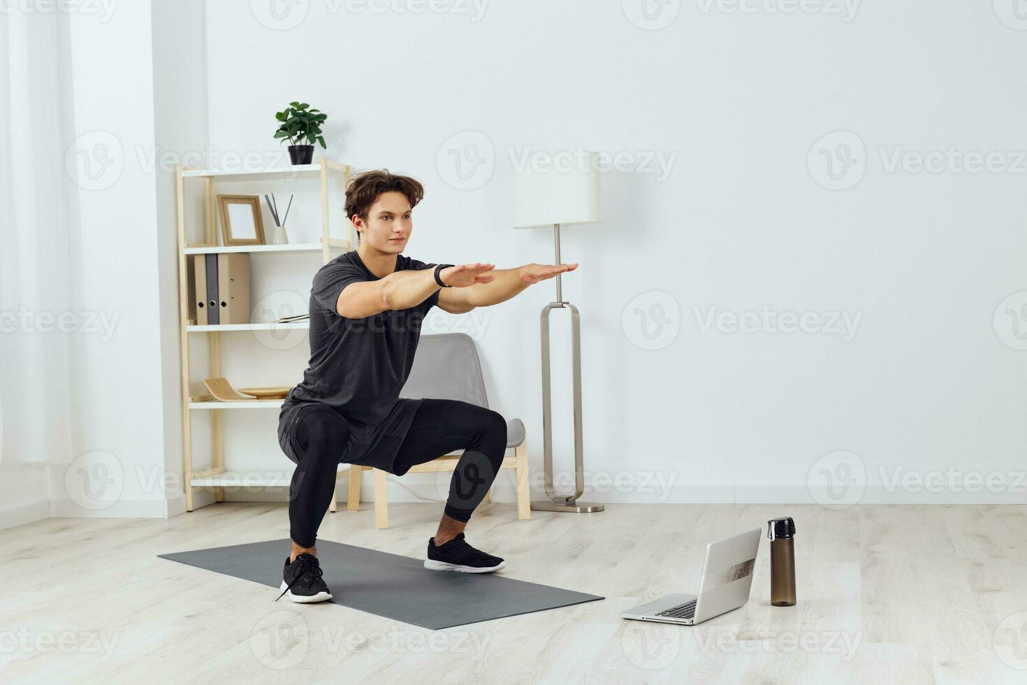 hombre salud formación interior abdominales actividad sano deporte casa hogar estilo de vida foto