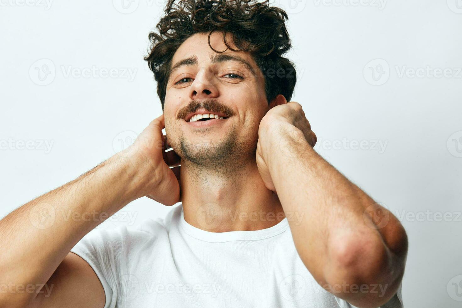 aislado hombre camiseta antecedentes sonrisa retrato blanco Moda foto