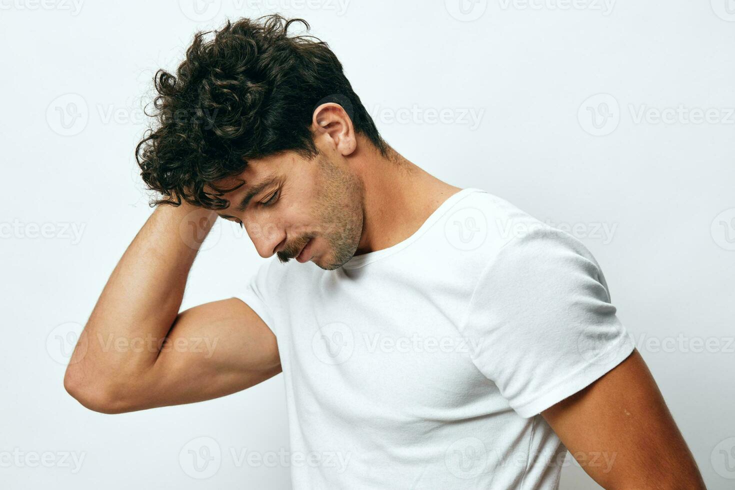 hombre masculino Moda camiseta hipster antecedentes estilo de vida blanco aislado retrato estudiante sonrisa foto