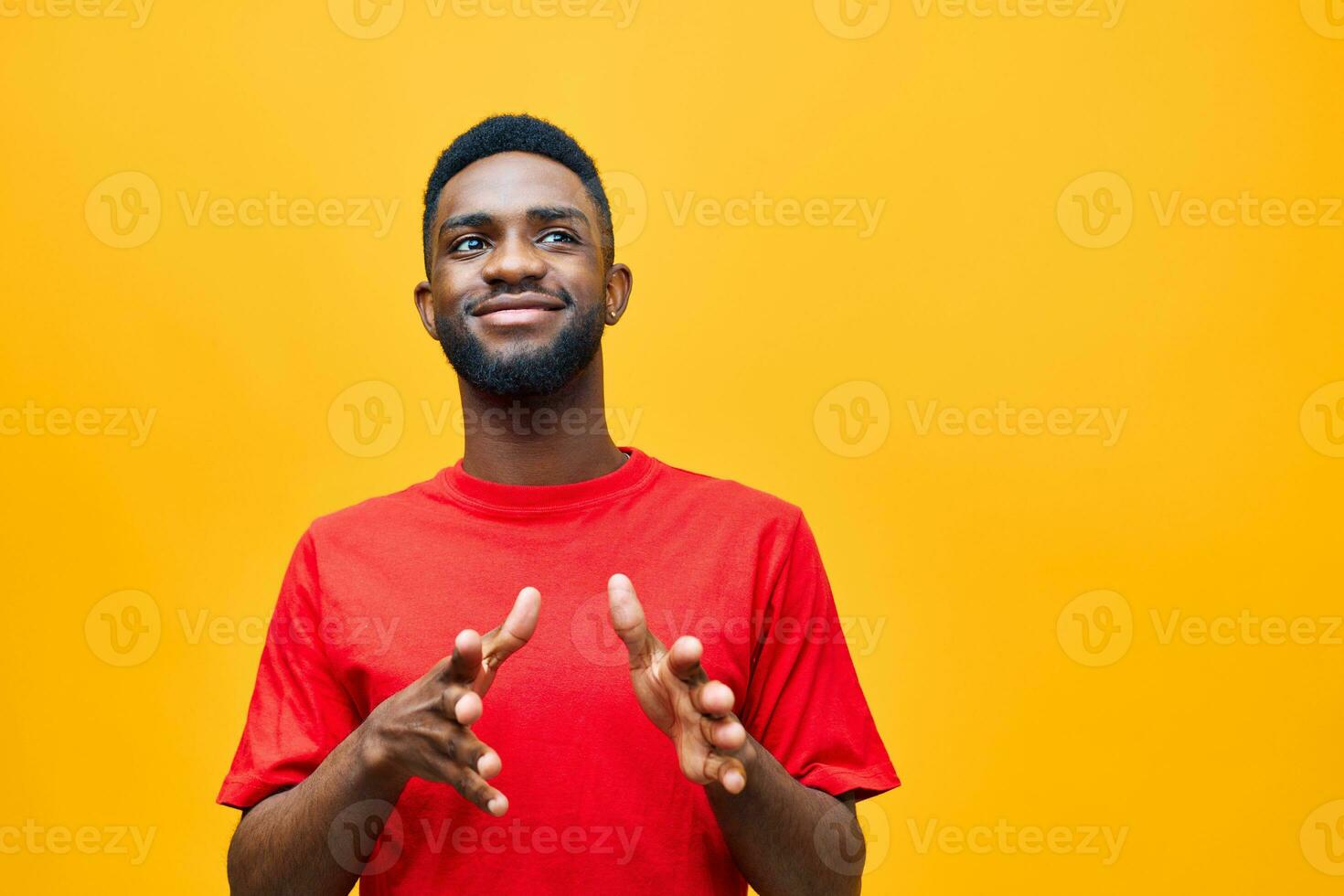 americano hombre persona posando africano americano rojo chico naranja Moda retrato negro antecedentes foto