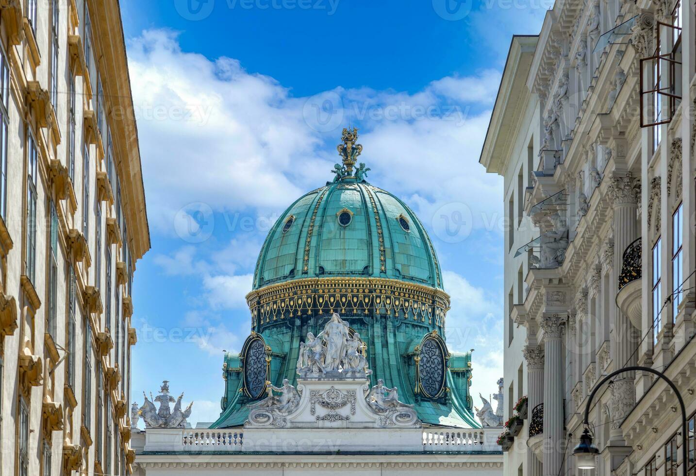 Austria, Viena, famoso Hofburg palacio y Heldenplatz foto