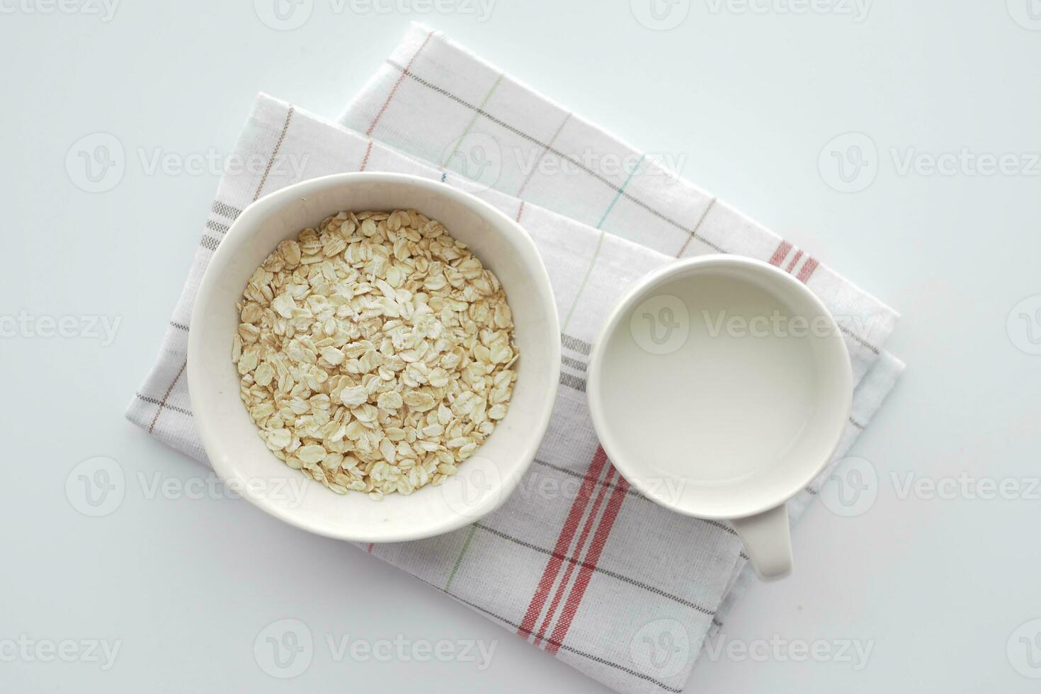 asado avena copos y Leche en blanco antecedentes foto