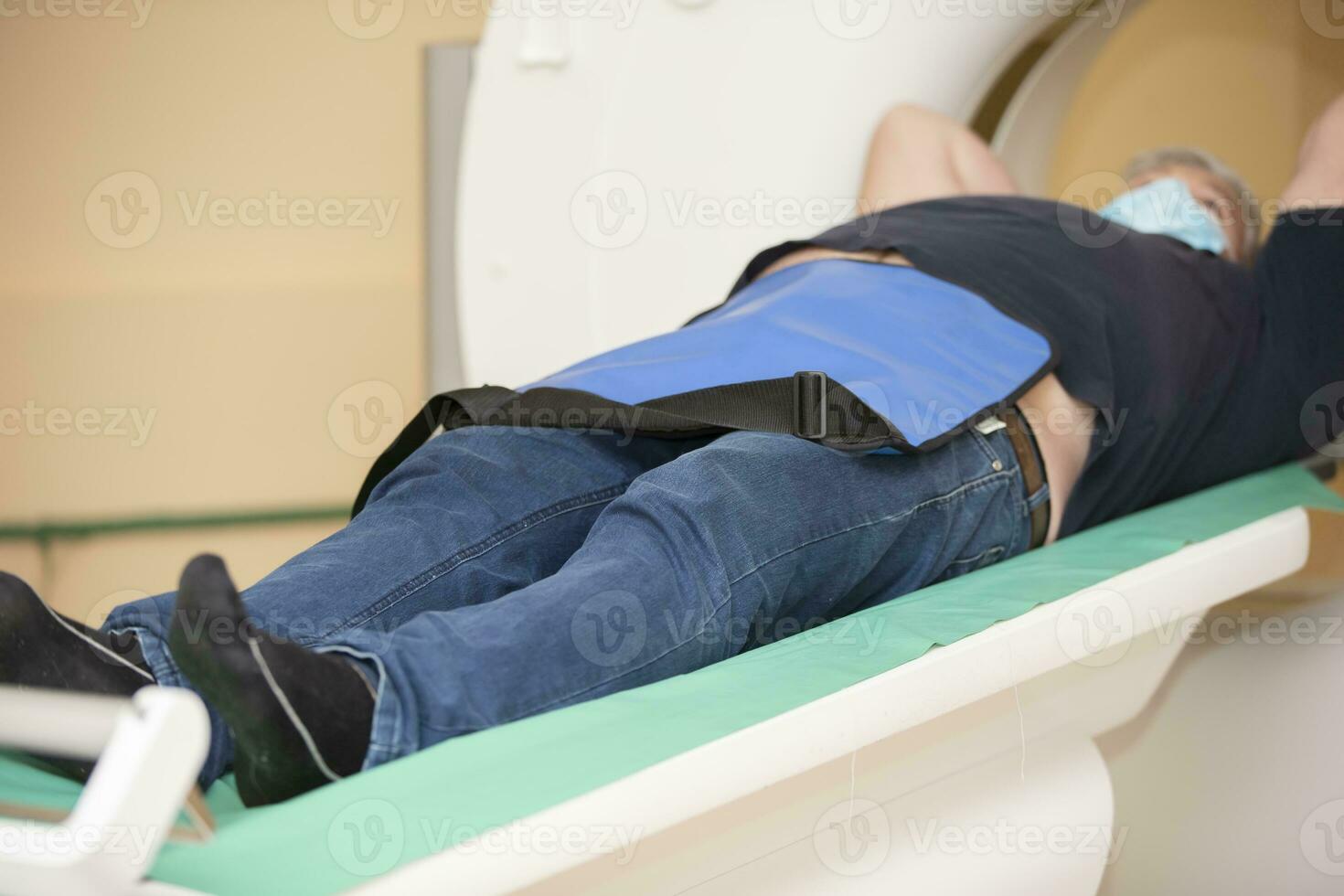 The patient undergoes MRI diagnostics. photo